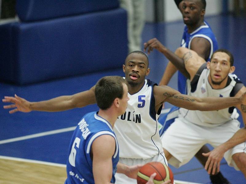 Z utkání Mattoni NBL Kolín - NH Ostrava (94:75).