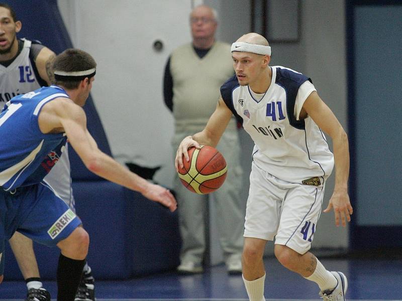 Z utkání Mattoni NBL Kolín - NH Ostrava (94:75).