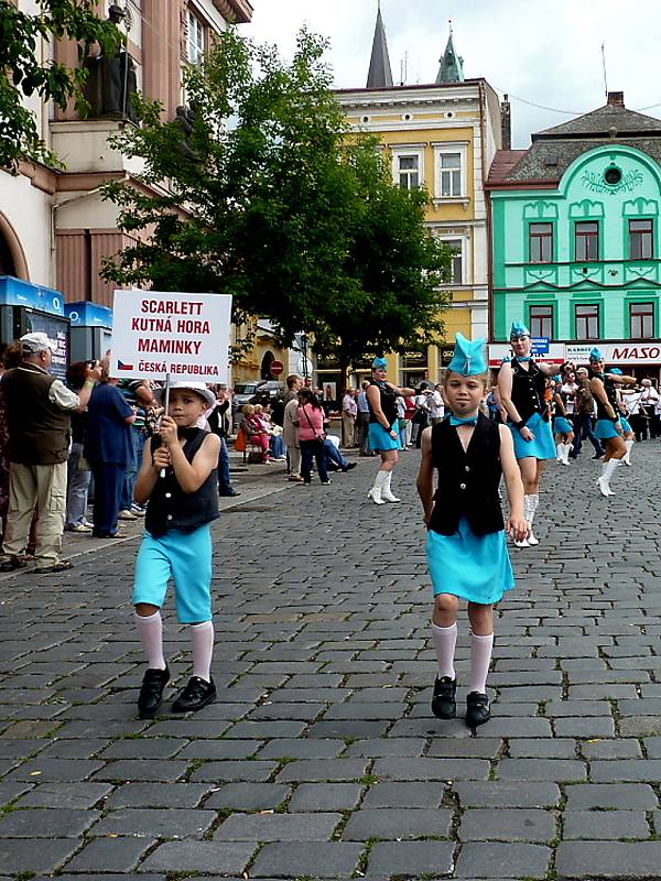 Hlavní slavnostní průvod Kmochova Kolína 2012