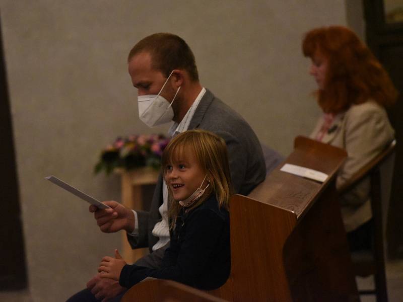 Festival Rosa Bohemica v kolínské synagoze: z vystoupení souboru Plaisirs de Musique se zpěvačkou Eliškou Tesařovou.