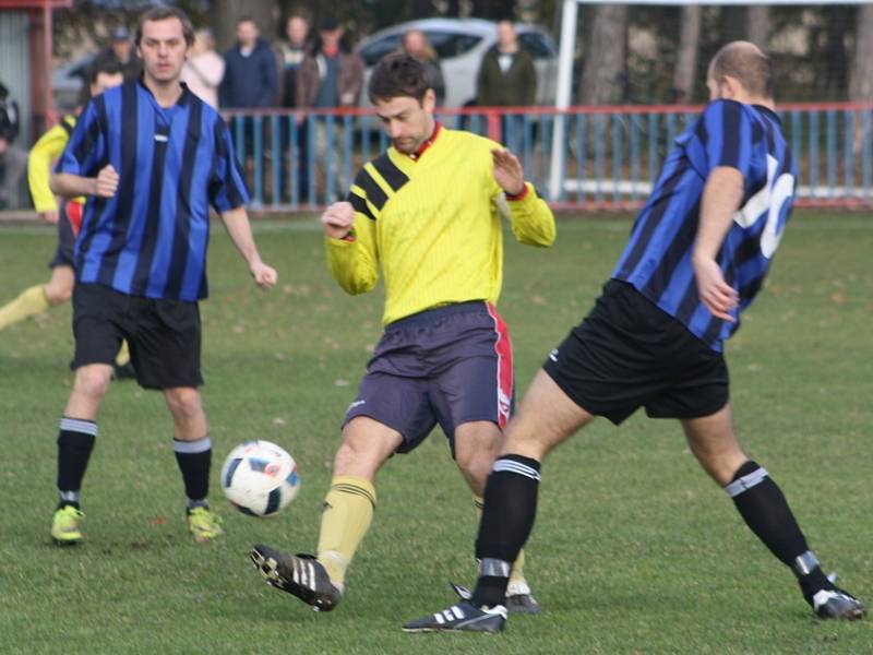 Z utkání Jestřabí Lhota - Konárovice (2:0).