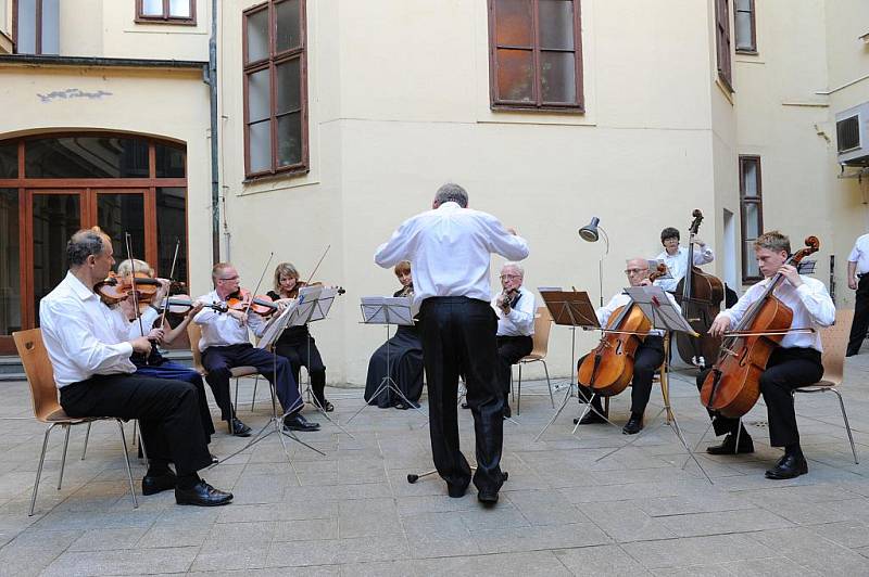 Collegium Musicum oslavilo koncertem na nádvoří