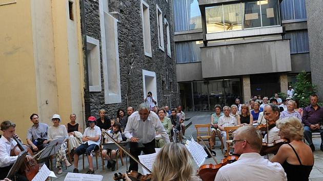 Collegium Musicum oslavilo koncertem na nádvoří