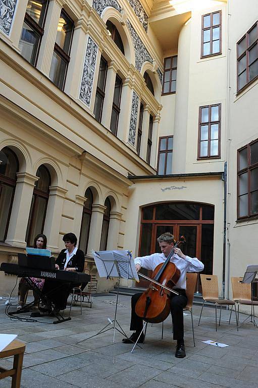 Collegium Musicum oslavilo koncertem na nádvoří