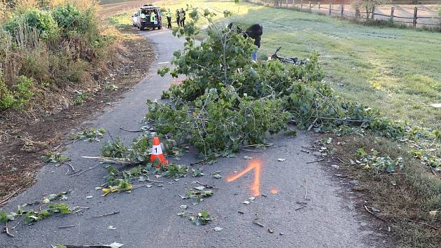 Tragická nehoda cyklisty na elektrokole u obce Kutlíře.