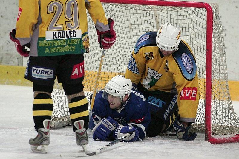 Z hokejového regionálního derby druhé ligy Kolín - Kutná Hora (2:3 po samostatných náj.)