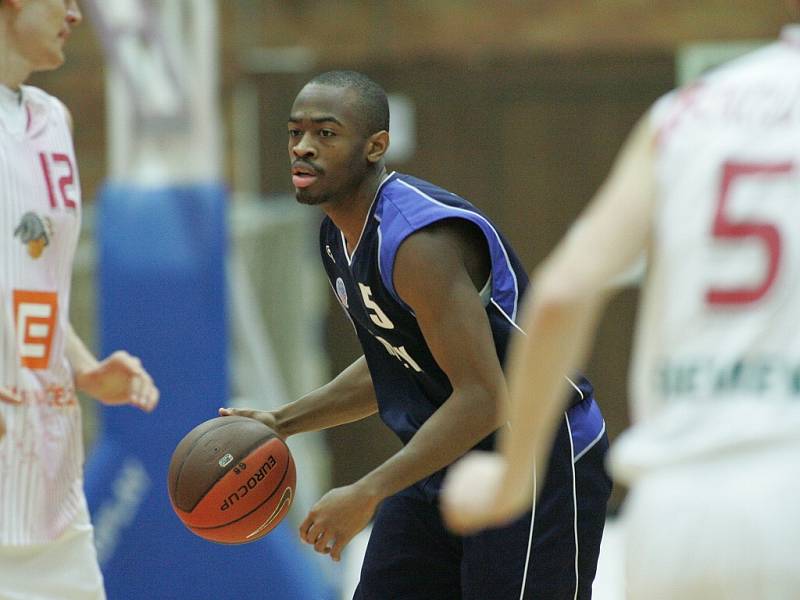 Z utkání Mattoni NBL Nymburk - Kolín (111:67).