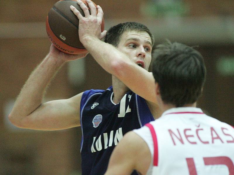 Z utkání Mattoni NBL Nymburk - Kolín (111:67).