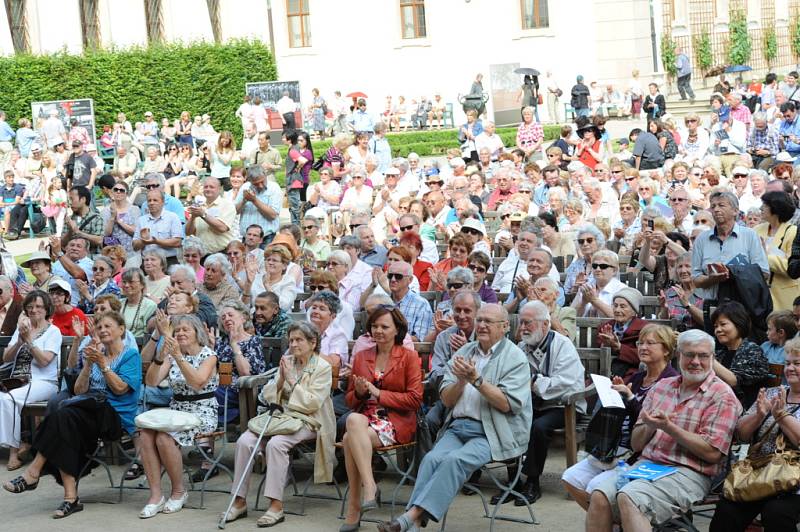 Přátelé Františka Kmocha vyrazili do Prahy na hudební poctu svému slavnému kapelníkovi