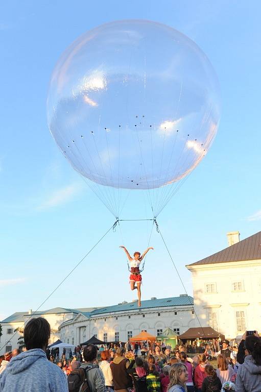 Festival Kefír se přesunul k zámku Kačina