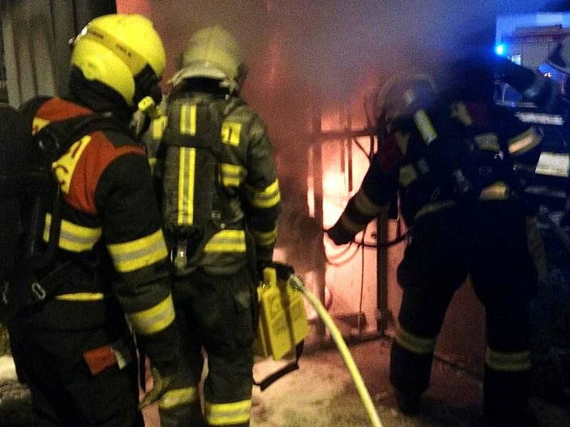 Požár elektrického rozvaděče na vlakovém nádraží v Kolíně.