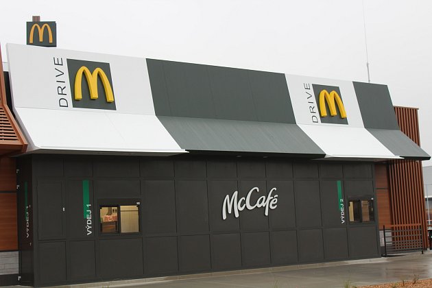 McDonald’s u Kolína je těsně před otevřením. Úterý 28. listopadu 2023