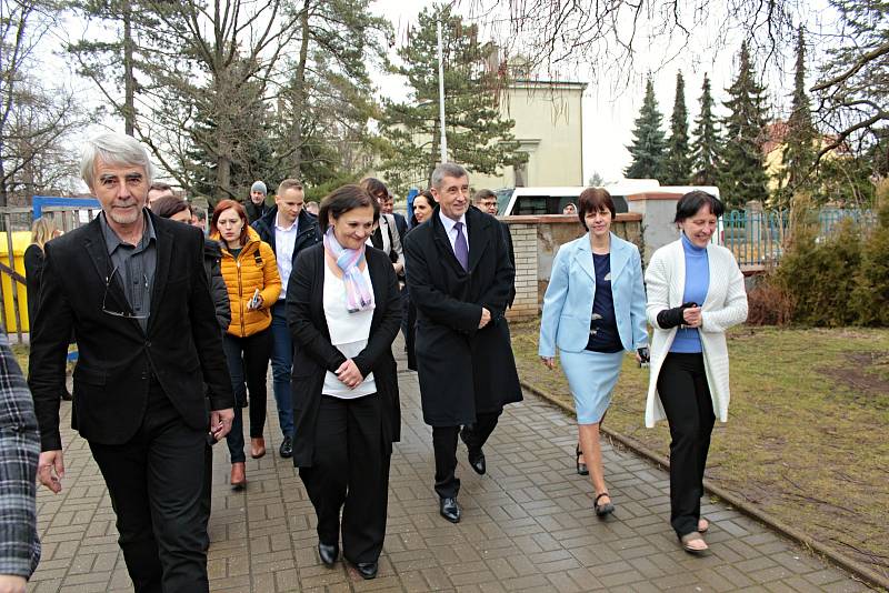 Vládní delegace se rozjela Středočeským krajem.