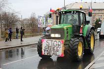 Zemědělci zahájili protestní jízdu v Kutné Hoře, poté projeli Kolínem.
