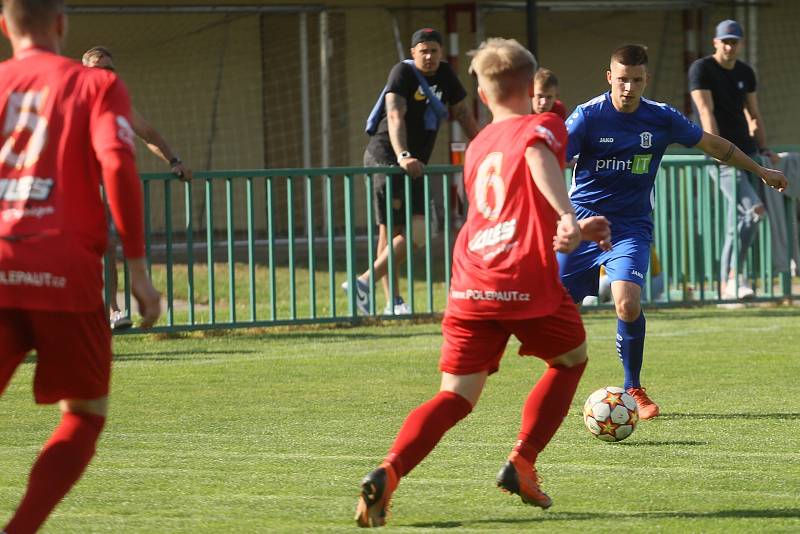 Fotbalové utkání mezi Velimí a Českým Brodem se hrálo v neděli 22. května 2022.