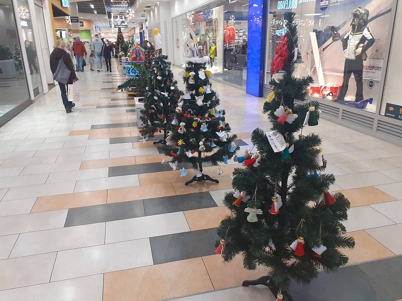 Vánočně vyzdobené obchodní centrum Futurum v Kolíně.