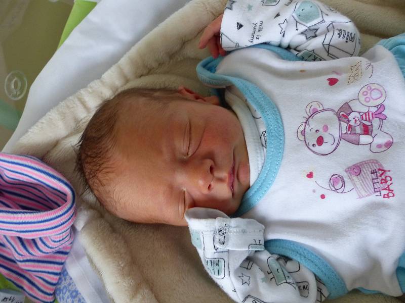 Jakub Chloupý se narodil 13. listopadu 2020 v kolínské porodnici, vážil 2580 g a měřil 47 cm. V Konojedech ho přivítal bráška Adam (3) a rodiče Radka a Milan.
