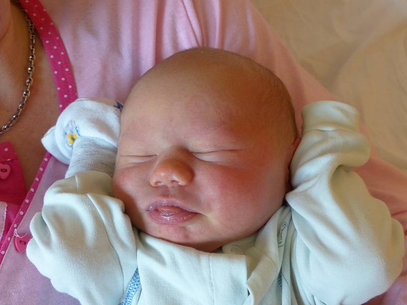 Antonín Vejsada se narodil 23. března 2019, vážil 3440 g a měřil 50 cm. V Ovčárech bude bydlet s bráškou Michalem (3) a rodiči Janou a Antonínem.