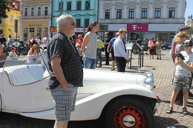 Z Kolína vyjela plaketová jízda veteránů.