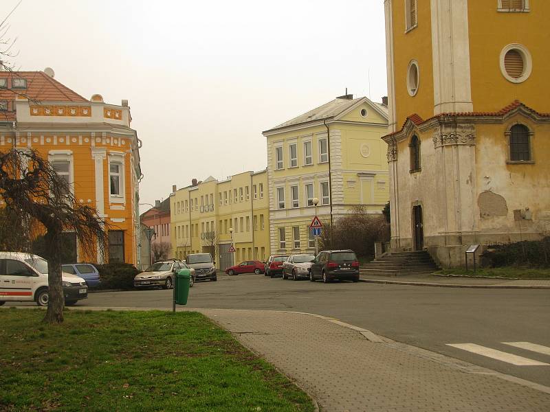 Jiráskovo náměstí v Kolíně, březen 2021