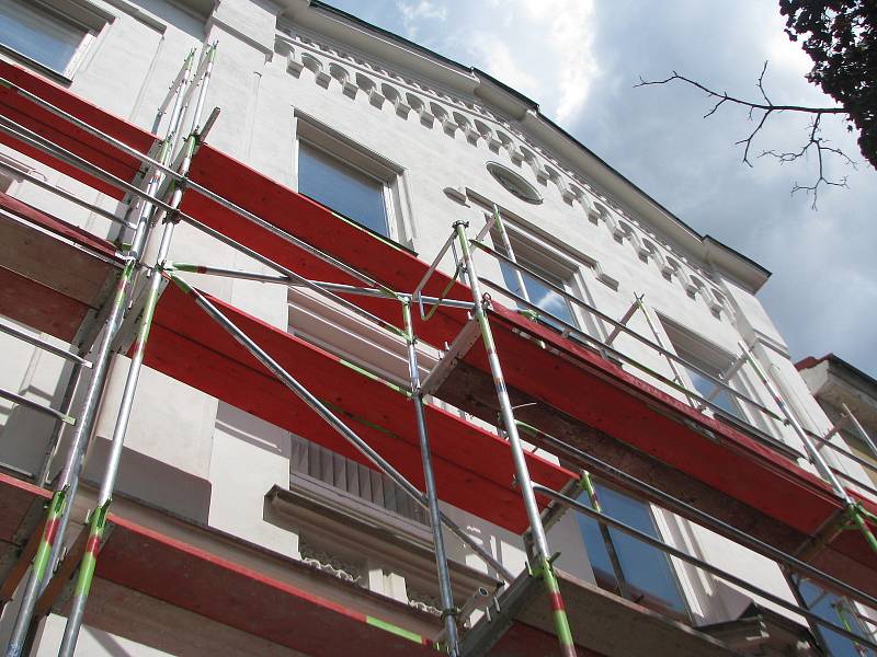 Budova Obchodní akademie Kolín prochází opravou