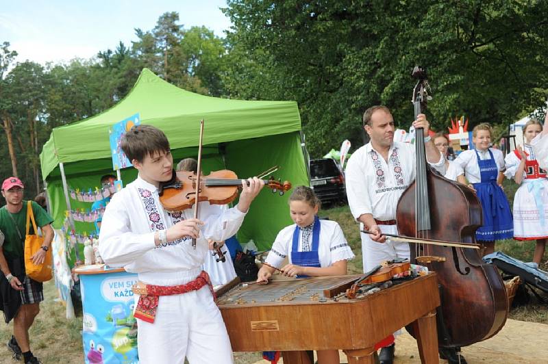 Festival Kefír se přesunul k zámku Kačina