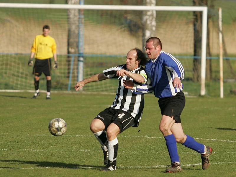 Z utkání okresního přeboru Plaňany - Břežany II (3:4).