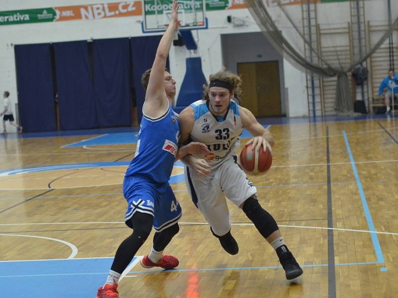 Z utkání BC Geosan Kolín - USK Praha (69:71).