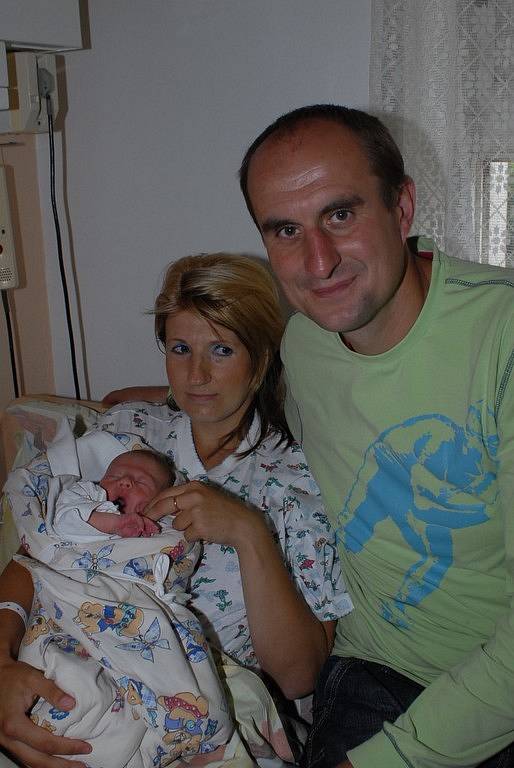 Lukáš Förster se rodičům Janě a Radkovi narodil 22. července. Vážil 3 220 gramů, měřil 57 centimetrů a doma v Uhlířských Janovicích na něj již nedočkavě čekala devítiletá sestra Denisa.  