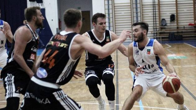 Z utkání NBL BC Geosan Kolín - Nymburk (95:116).