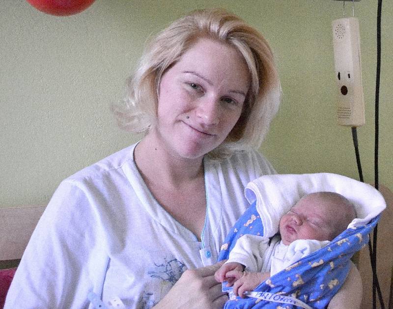 Prvním potomkem maminky Veroniky a tatínka Michala z Kolína je syn. Antonín Šupík se narodil 25. listopadu 2013 s výškou 49 centimetrů a váhou 3270 gramů.