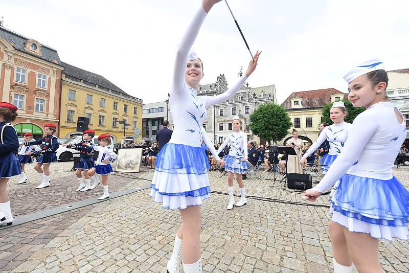 Z koncertu 'Pocta Františku Kmochovi' na Karlově náměstí v Kolíně.