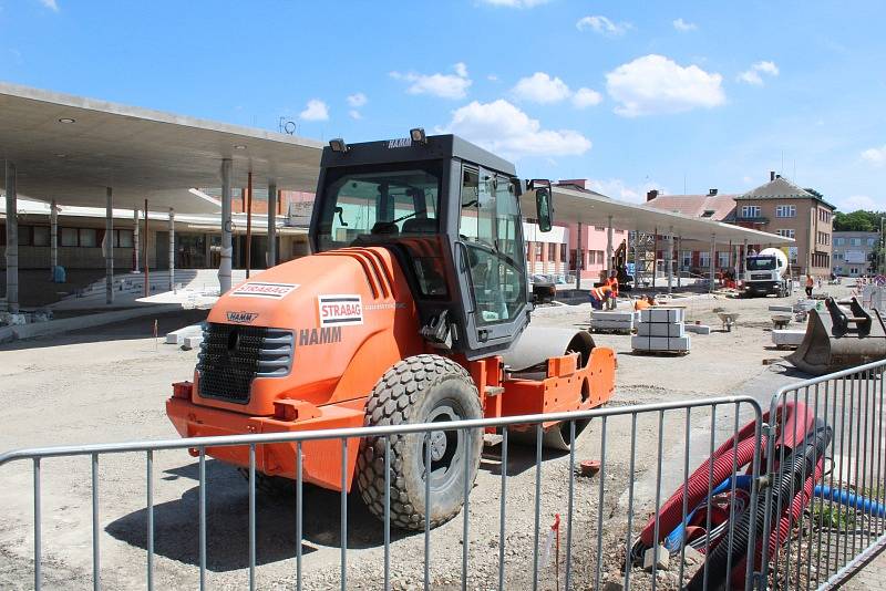 Postup prací na rekonstrukci autobusového nádraží v Kolíně, červen 2018.