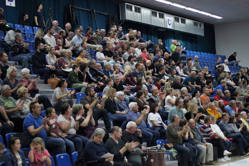 Z utkání BC Geosan Kolín - Olomoucko (90:96).