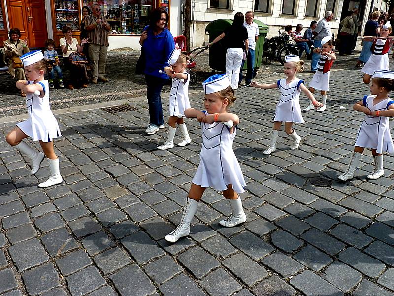 Hlavní slavnostní průvod Kmochova Kolína 2012