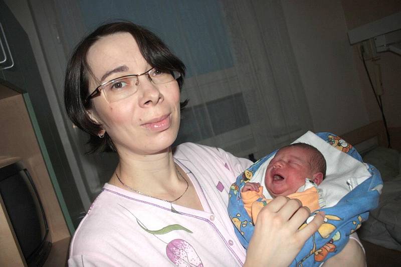 Čtyřletá Elen má brášku. Dne 27. prosince 2010 se narodil Marek Mučka s porodní výškou 51 centimetrů a váhou 3320 gramů. Domů do Krupé si ho odvezli rodiče Alice a Jaroslav. 