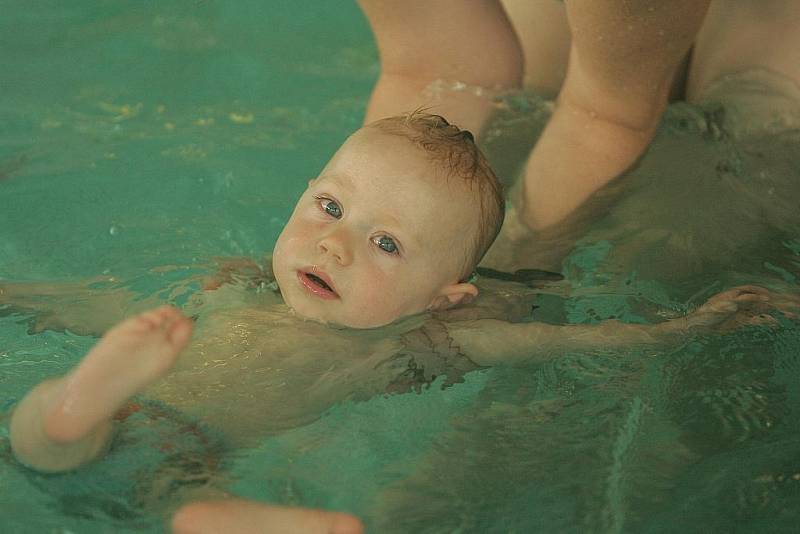 Plavání dětí ve Vodním světě Kolín