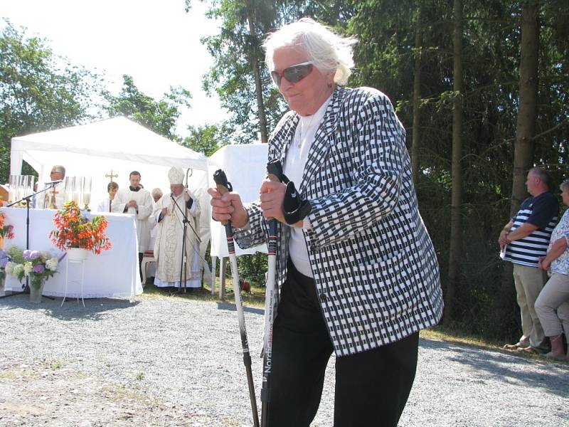 Žehnání novému zvonu a jeho osazování do kostela sv. Jakuba ve Stříbrné Skalici - Rovné