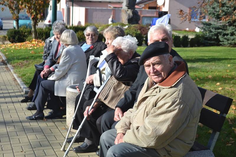 Vznik československého státu si ve Velimi připomněli odhalením desky