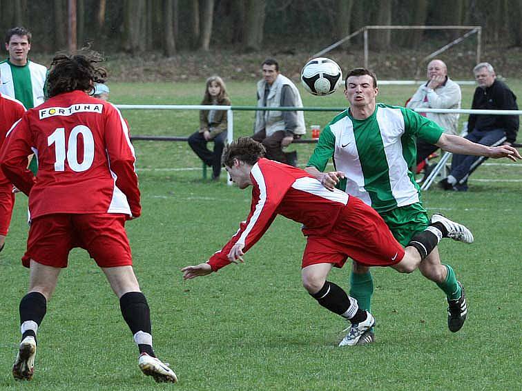 Z utkání Zásmuky - Nymburk (2:1).