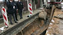 Dělník se zranil při výkopu kanalizace v Ratenicích