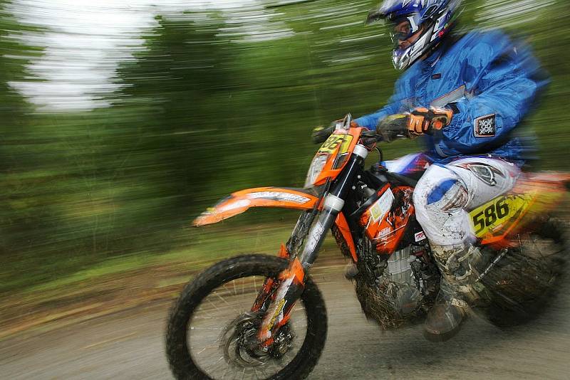 Mistrovství ČR ENDURO jednotlivců a družstev v  Uhlířských Janovicích