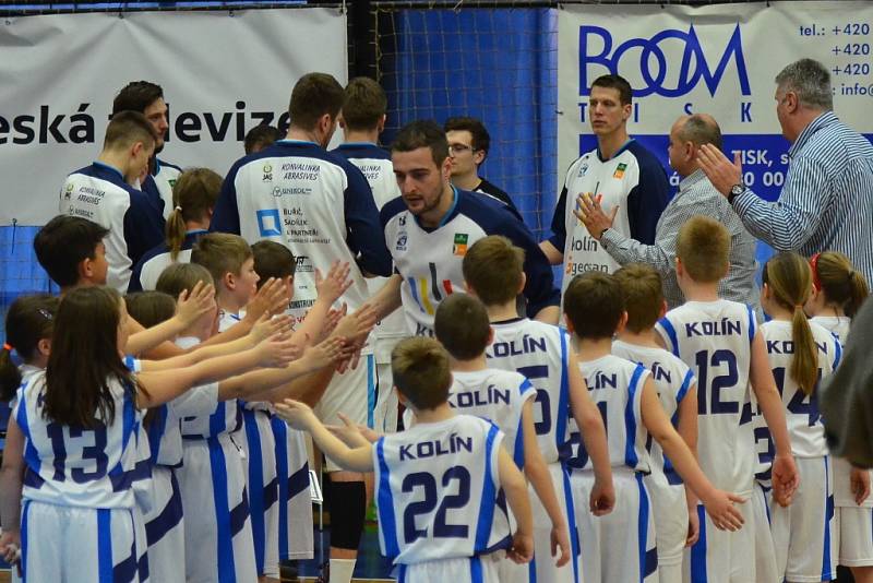 Z druhého čtvrtfinálového utkání play off BC Geosan Kolín - Prostějov (110:106 pp).