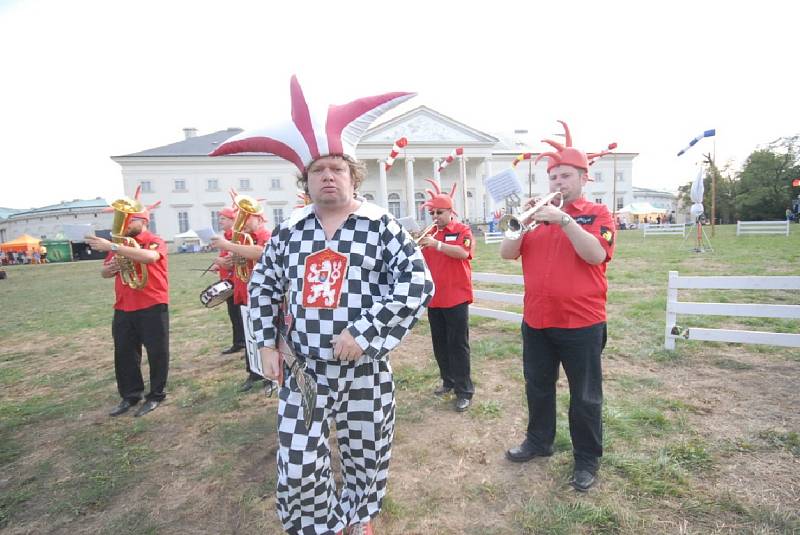 Festival Kefír se přesunul k zámku Kačina