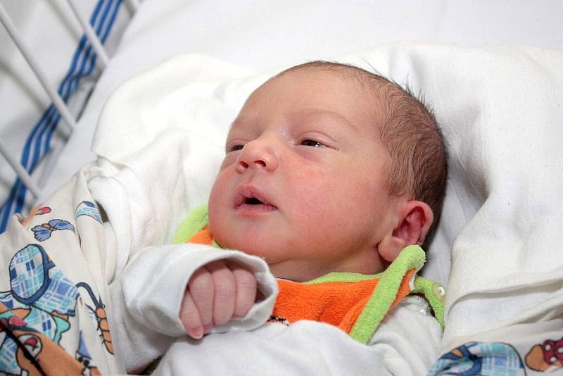 Prvorozená Karolína Sýkorová (50 centimetrů, 3470 gramů) se jako předčasný vánoční dárek narodila v úterý 21. prosince 2010 rodičům Janě a Ivanovi. Ti si ji odvezli domů do Kolína.