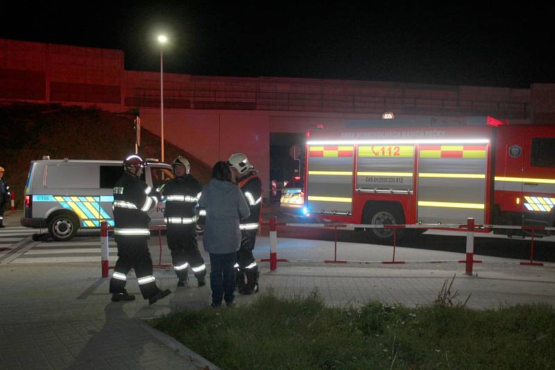 Situace u poříčanského nádraží poblíž viaduktu, kde vykolejil nákladní vlak se dvěma cisternovými vagóny