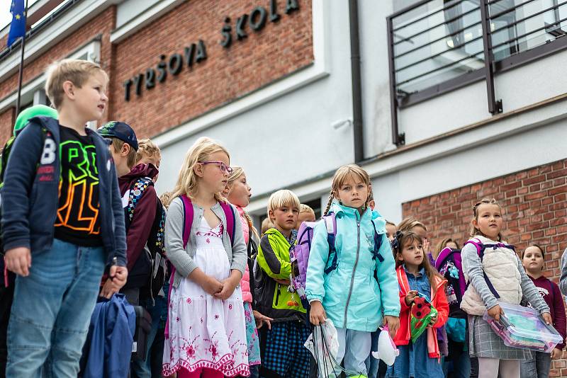 Nová školní budova v Bílé Třemešné byla otevřena v úterý 1. září.