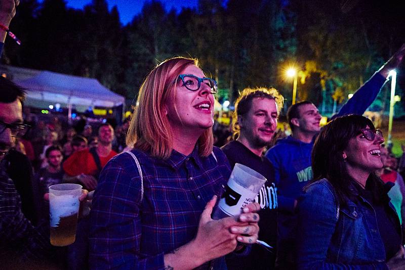 Ze čtvrtečního dne trutnovského Artu Kus Festivalu na Bojišti.