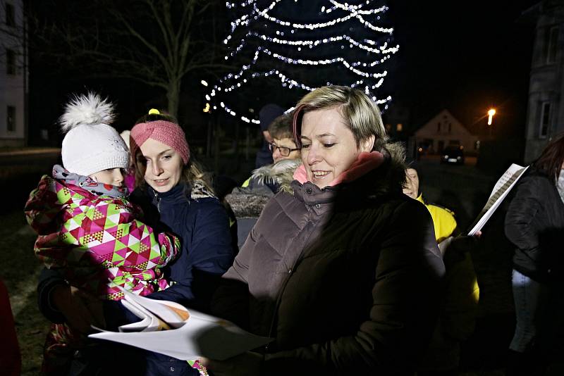 Do akce Česko zpívá koledy se opět zapojí i Mladé Buky.