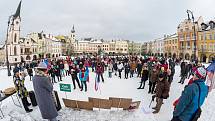 Demonstrace odpůrců protipandemických opatření v Trutnově na Krakonošově náměstí v neděli 23. ledna.